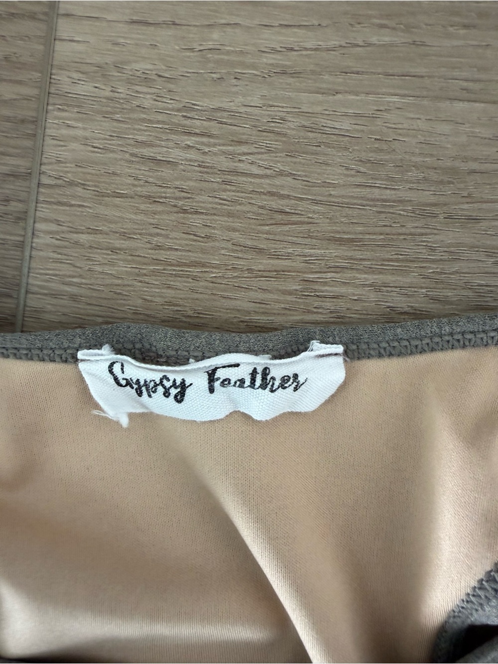 Gypsy feather work out top bundle - Picture 3 of 4